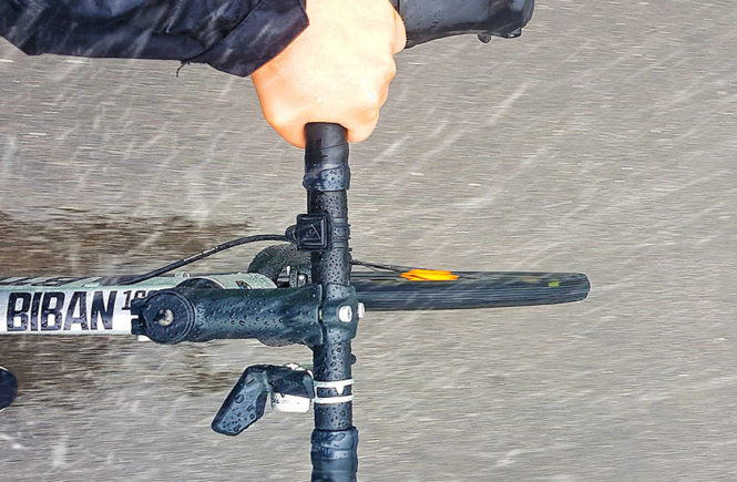 accessori per pedalare sotto la pioggia